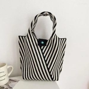 Bolso tejido a rayas negro